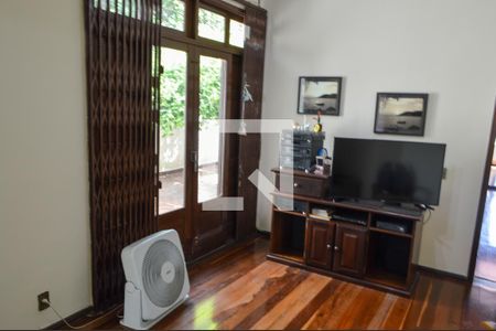 Sala de TV de casa à venda com 3 quartos, 390m² em Tanque, Rio de Janeiro