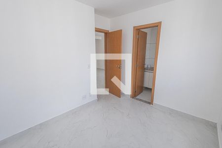 Quarto 1  / suíte de apartamento para alugar com 2 quartos, 55m² em Castelo, Belo Horizonte