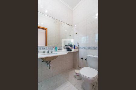 Casa à venda com 329m², 4 quartos e 4 vagas Casa à venda com 329m², 4 quartos e 4 vagasBanheiro da Suíte 1