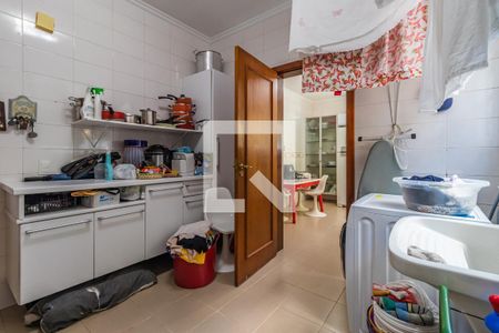 Casa à venda com 329m², 4 quartos e 4 vagas Casa à venda com 329m², 4 quartos e 4 vagasÁrea de Serviço