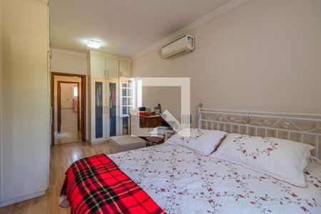 Casa à venda com 329m², 4 quartos e 4 vagas Casa à venda com 329m², 4 quartos e 4 vagasSuíte 2