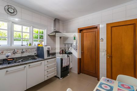Casa à venda com 329m², 4 quartos e 4 vagas Casa à venda com 329m², 4 quartos e 4 vagasCozinha