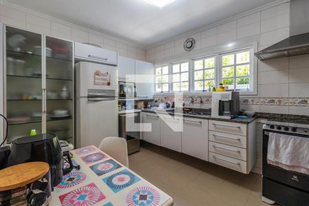 Casa à venda com 329m², 4 quartos e 4 vagas Casa à venda com 329m², 4 quartos e 4 vagasCozinha