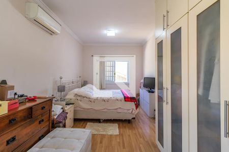 Casa à venda com 329m², 4 quartos e 4 vagas Casa à venda com 329m², 4 quartos e 4 vagasSuíte 2