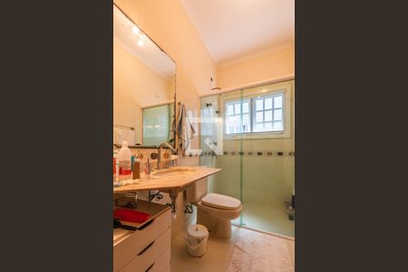 Casa à venda com 329m², 4 quartos e 4 vagas Casa à venda com 329m², 4 quartos e 4 vagasBanheiro Social