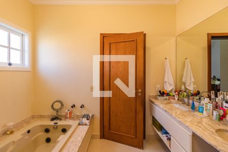 Casa à venda com 329m², 4 quartos e 4 vagas Casa à venda com 329m², 4 quartos e 4 vagasBanheiro da Suíte 2