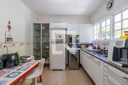 Casa à venda com 329m², 4 quartos e 4 vagas Casa à venda com 329m², 4 quartos e 4 vagasCozinha