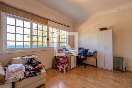 Casa à venda com 329m², 4 quartos e 4 vagas Casa à venda com 329m², 4 quartos e 4 vagasSala Privativa