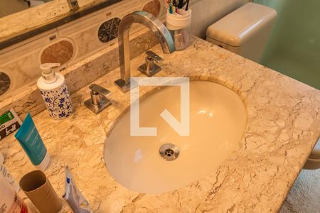 Casa à venda com 329m², 4 quartos e 4 vagas Casa à venda com 329m², 4 quartos e 4 vagasDetalhe do Banheiro Social