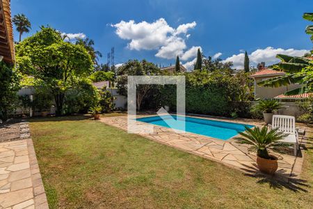 Casa à venda com 329m², 4 quartos e 4 vagas Casa à venda com 329m², 4 quartos e 4 vagasQuintal