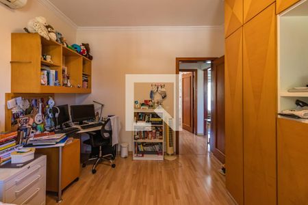 Casa à venda com 329m², 4 quartos e 4 vagas Casa à venda com 329m², 4 quartos e 4 vagasQuarto 2