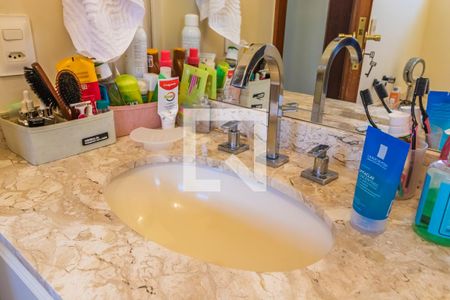 Casa à venda com 329m², 4 quartos e 4 vagas Casa à venda com 329m², 4 quartos e 4 vagasDetalhe do Banheiro da Suíte 2