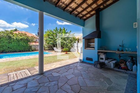 Casa à venda com 329m², 4 quartos e 4 vagas Casa à venda com 329m², 4 quartos e 4 vagasQuintal