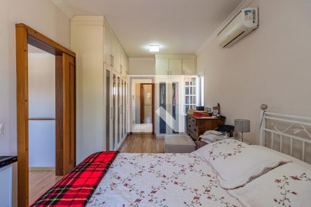 Casa à venda com 329m², 4 quartos e 4 vagas Casa à venda com 329m², 4 quartos e 4 vagasSuíte 2