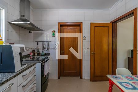 Casa à venda com 329m², 4 quartos e 4 vagas Casa à venda com 329m², 4 quartos e 4 vagasCozinha