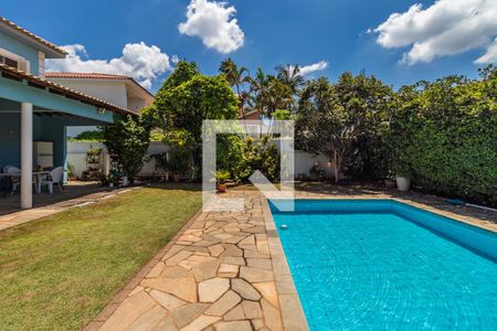 Casa à venda com 329m², 4 quartos e 4 vagas Casa à venda com 329m², 4 quartos e 4 vagasQuintal