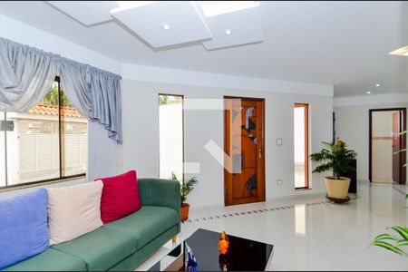 Casa à venda com 261m², 3 quartos e 8 vagasSala