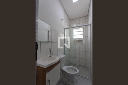 Banheiro Suite 1 de casa de condomínio para alugar com 2 quartos, 68m² em Vila Gumercindo, São Paulo