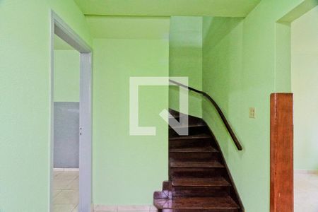 Escada de casa para alugar com 1 quarto, 60m² em Chora Menino, São Paulo