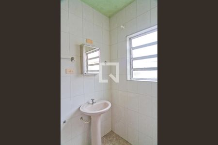 Banheiro de casa para alugar com 1 quarto, 60m² em Chora Menino, São Paulo