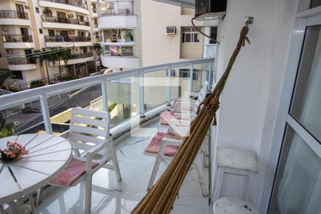 Apartamento à venda com 77m², 2 quartos e 2 vagas Apartamento à venda com 77m², 2 quartos e 2 vagasVaranda