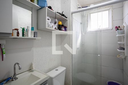 Banheiro de apartamento para alugar com 2 quartos, 49m² em Vila Ester, Carapicuíba