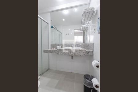 Banheiro da suíte  de kitnet/studio à venda com 1 quarto, 30m² em Pampulha, Belo Horizonte