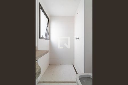 Apartamento à venda com 115m², 2 quartos e 1 vaga Apartamento à venda com 115m², 2 quartos e 1 vagaBanheiro da Suíte 2