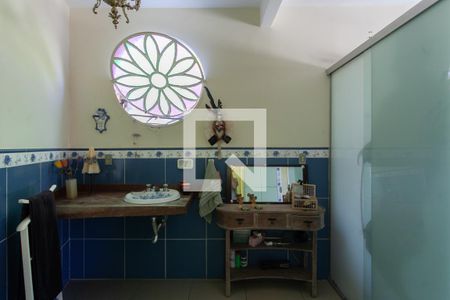 Banheiro da Suíte 1 de casa para alugar com 2 quartos, 200m² em Sinimbu, Belo Horizonte