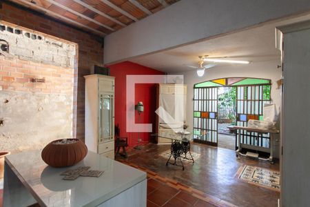 Sala de casa para alugar com 2 quartos, 200m² em Sinimbu, Belo Horizonte