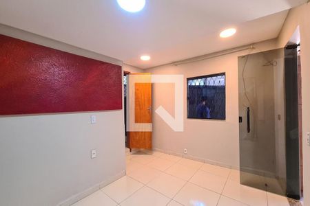 Sala de casa para alugar com 1 quarto, 32m² em Quintino Bocaiuva, Rio de Janeiro