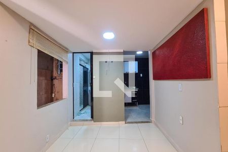 Sala de casa para alugar com 1 quarto, 32m² em Quintino Bocaiuva, Rio de Janeiro