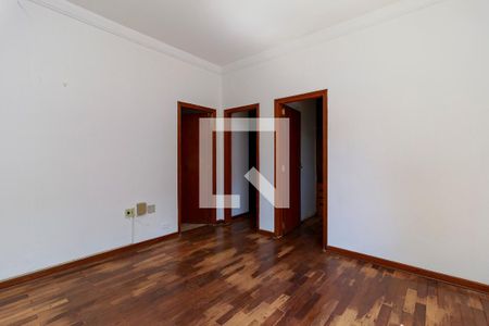Casa para alugar com 900m², 4 quartos e 4 vagas Casa para alugar com 900m², 4 quartos e 4 vagasSuíte