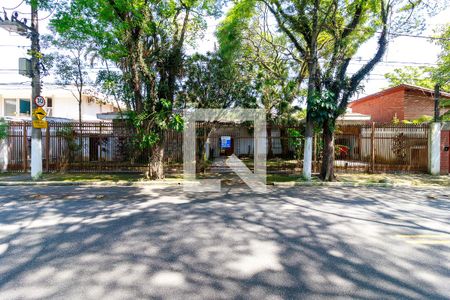 Casa para alugar com 900m², 4 quartos e 4 vagas Casa para alugar com 900m², 4 quartos e 4 vagasFachada