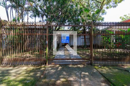 Casa para alugar com 900m², 4 quartos e 4 vagas Casa para alugar com 900m², 4 quartos e 4 vagasFachada