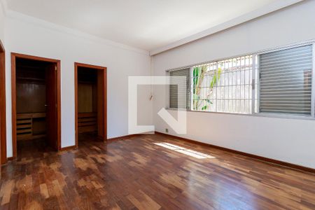 Casa para alugar com 900m², 4 quartos e 4 vagas Casa para alugar com 900m², 4 quartos e 4 vagasSuíte