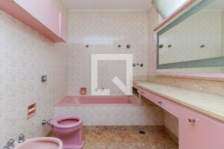 Casa para alugar com 900m², 4 quartos e 4 vagas Casa para alugar com 900m², 4 quartos e 4 vagasBanheiro da Suíte