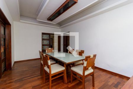 Casa para alugar com 900m², 4 quartos e 4 vagas Casa para alugar com 900m², 4 quartos e 4 vagasSala de Jantar