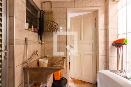 Casa à venda com 300m², 5 quartos e 2 vagas Casa à venda com 300m², 5 quartos e 2 vagasÁrea de Serviço