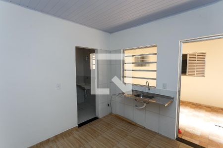 Sala/Cozinha de casa para alugar com 1 quarto, 25m² em Parque Pinheiros, Taboão da Serra