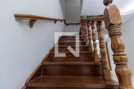 Escada de casa à venda com 3 quartos, 305m² em Vila Frugoli, São Paulo