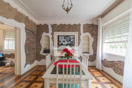 Sala de casa à venda com 3 quartos, 320m² em Teresópolis, Porto Alegre