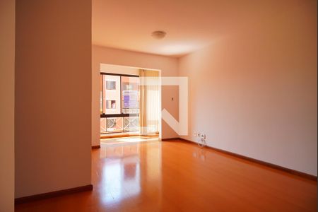 Sala  de apartamento à venda com 3 quartos, 74m² em Chácara das Pedras, Porto Alegre