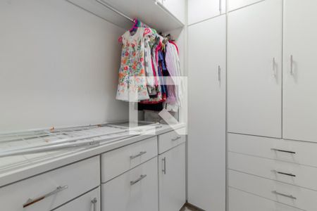 Apartamento à venda com 202m², 3 quartos e 3 vagas Apartamento à venda com 202m², 3 quartos e 3 vagasQuarto de Serviço