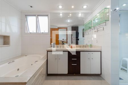 Apartamento à venda com 202m², 3 quartos e 3 vagas Apartamento à venda com 202m², 3 quartos e 3 vagasBanheiro Suíte 1