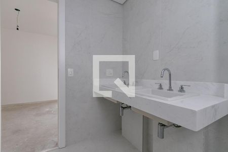 Apartamento à venda com 192m², 3 quartos e 4 vagas Apartamento à venda com 192m², 3 quartos e 4 vagasBanheiro da Suíte 1