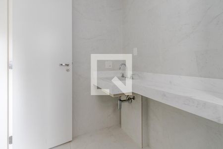 Apartamento à venda com 192m², 3 quartos e 4 vagas Apartamento à venda com 192m², 3 quartos e 4 vagasBanheiro da Suíte 2