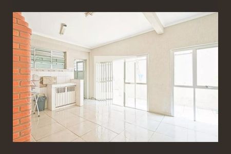 Casa para alugar com 2 quartos, 210m² em Vila Gumercindo, São Paulo