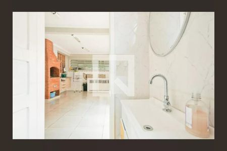 Casa para alugar com 2 quartos, 210m² em Vila Gumercindo, São Paulo