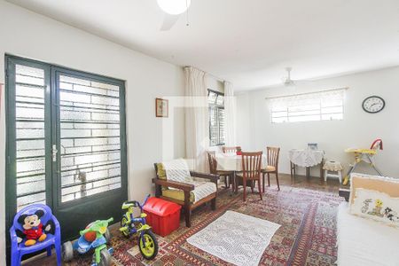 Sala de casa à venda com 3 quartos, 210m² em Passo da Areia, Porto Alegre